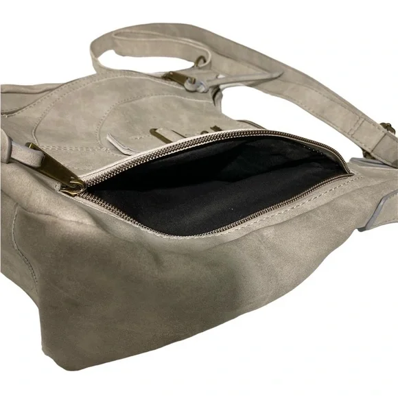 Wallflower grey vinyl crossbody purse 2 zippered slit Coker’s on front. OSP - Picture 6 of 8